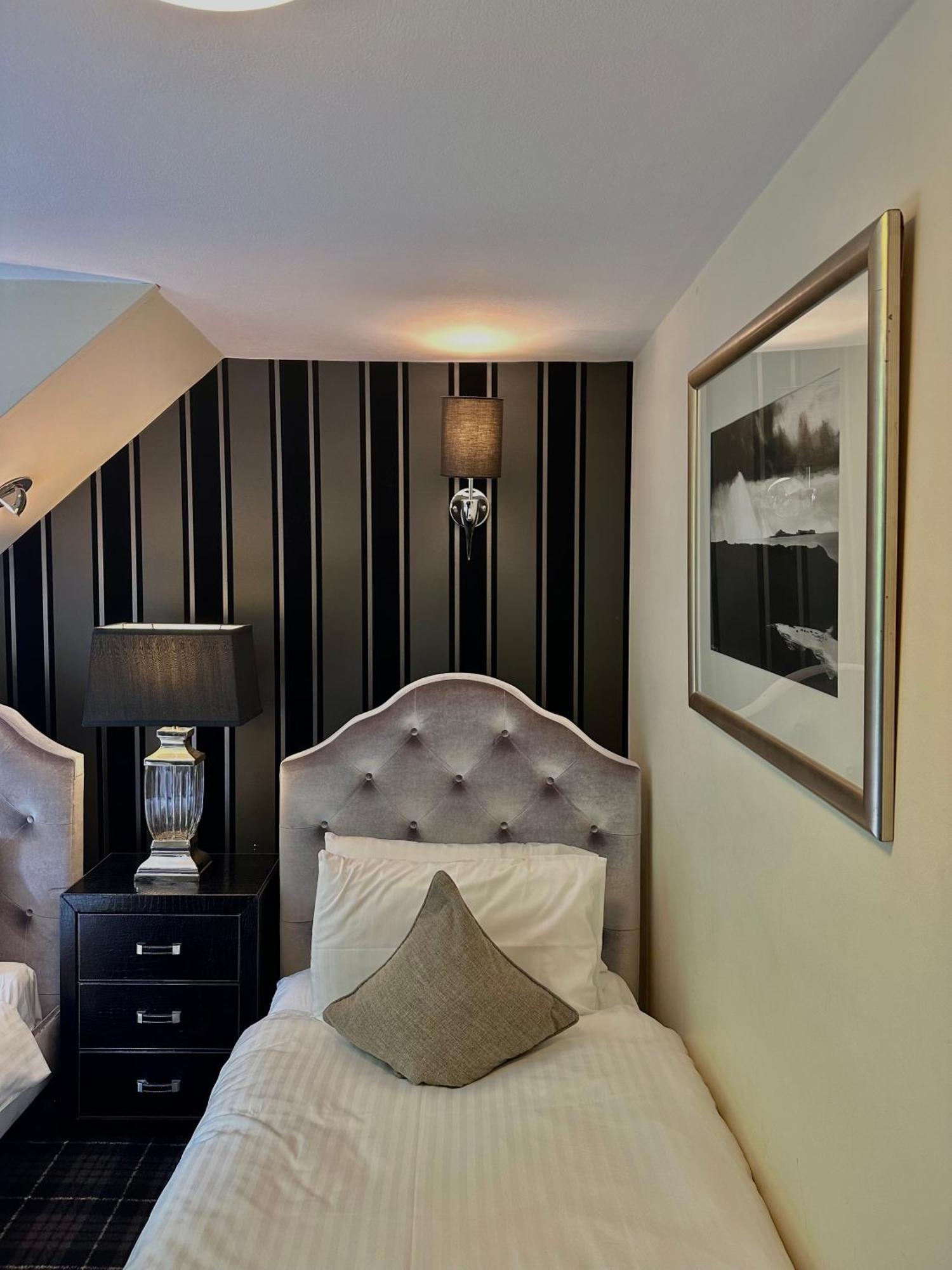 The Tobermory Hotel Экстерьер фото